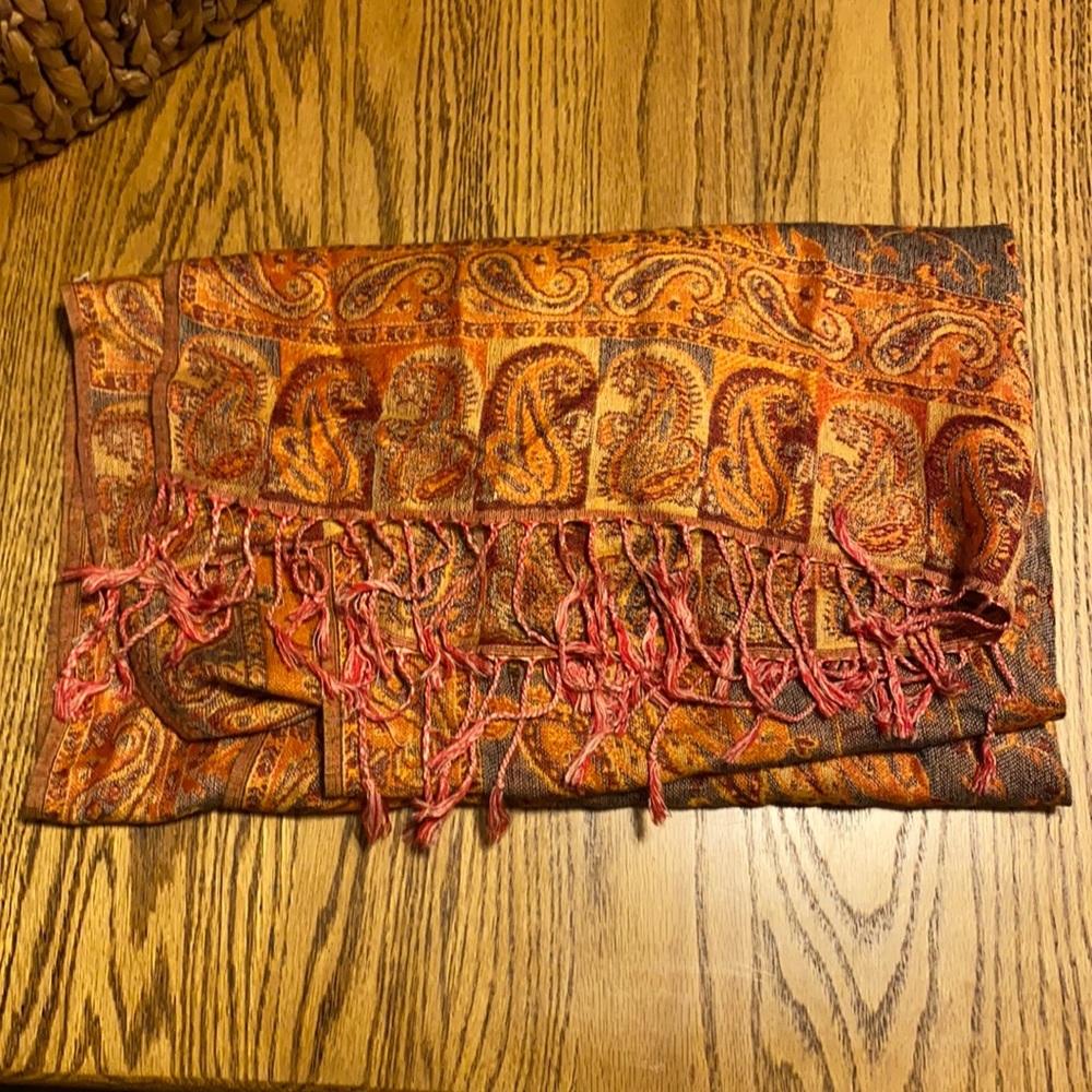 Patterned scarf - Picture 2 of 5